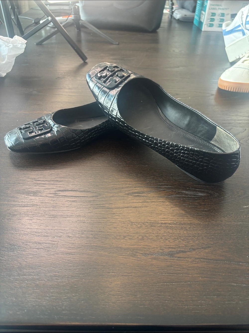 Tory Burch Black Croc-Embossed Logo Square-Toe Flats - Picture 8 of 8